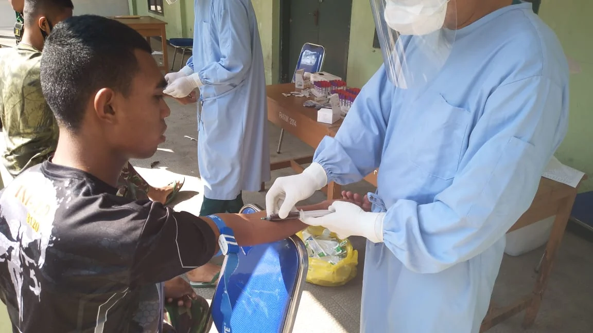 Update Pasien Covid-19 di Secapa AD Bandung: Hari Ini Tinggal 215 Pasien Positif 1 Pemeriksaan Pasien Covid-19 di Secapa AD Bandung (Istimewa)