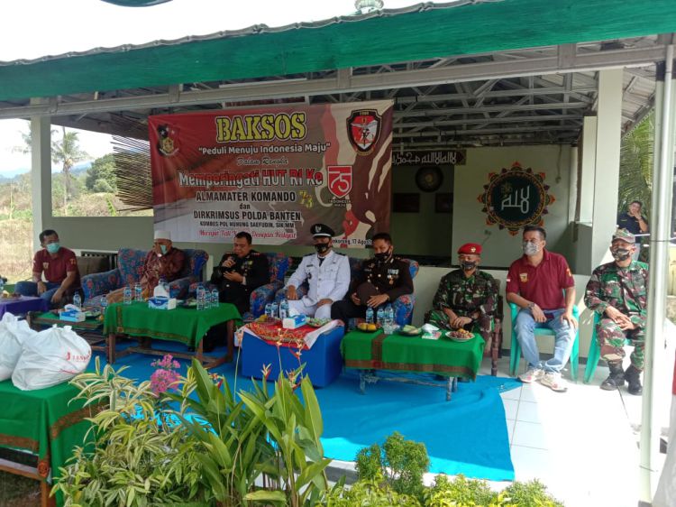 Sinergitas TNI - Polri, Komando 73 Bersama Dirkrimsus Polda Banten Bagikan 500 Paket Bansos