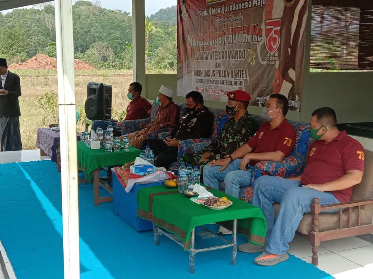 Sinergitas TNI - Polri, Komando 73 Bersama Dirkrimsus Polda Banten Bagikan 500 Paket Bansos