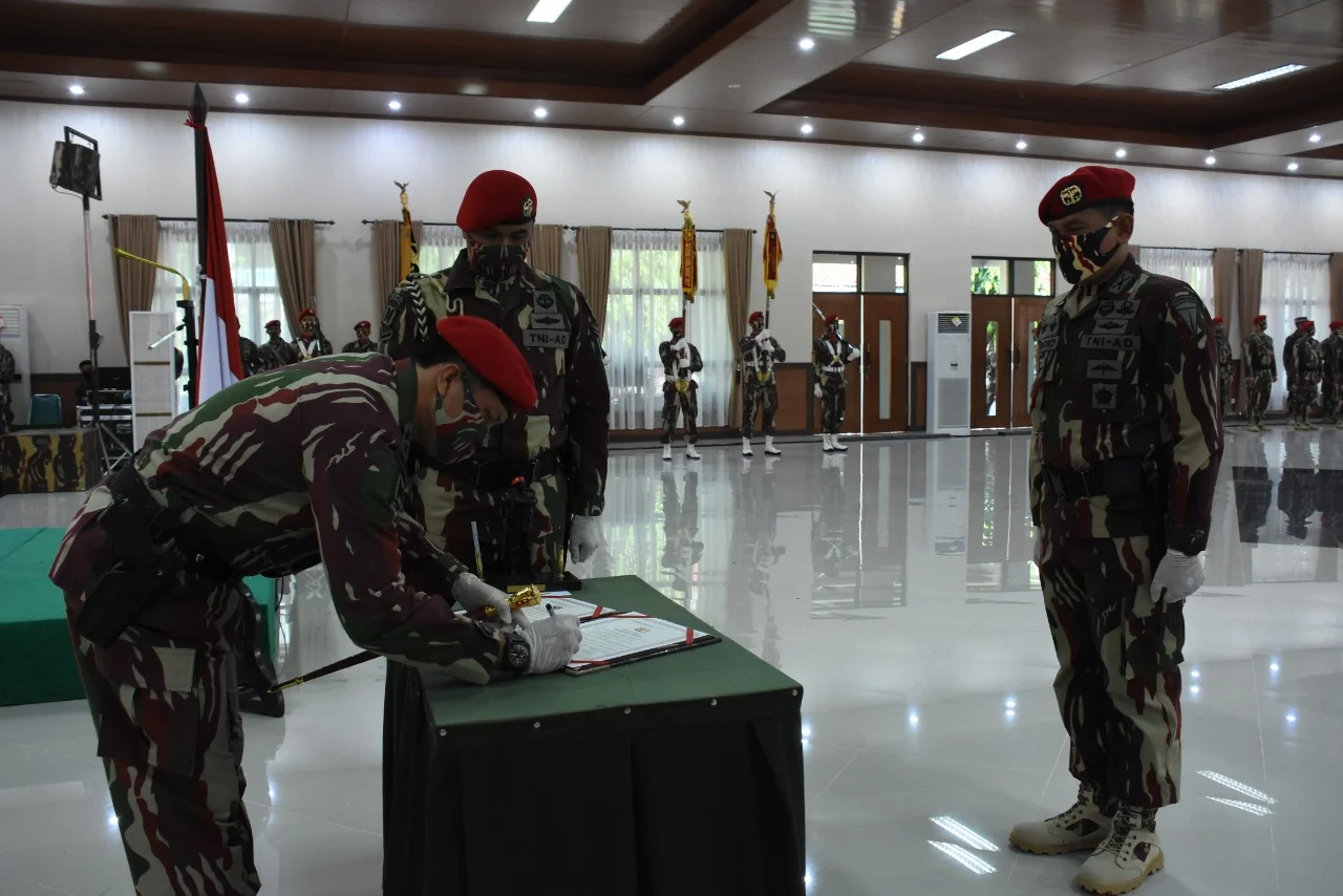 Letkol Inf Wimoko Resmi Jabat Wakil Komandan Sat-81 Kopassus 3 Danjen Kopassus Mayjen TNI I Nyoman Cantias, S.E., M.Tr. (Han) Pimpin Alih Tugas Wadan Sat-81 Kopassus