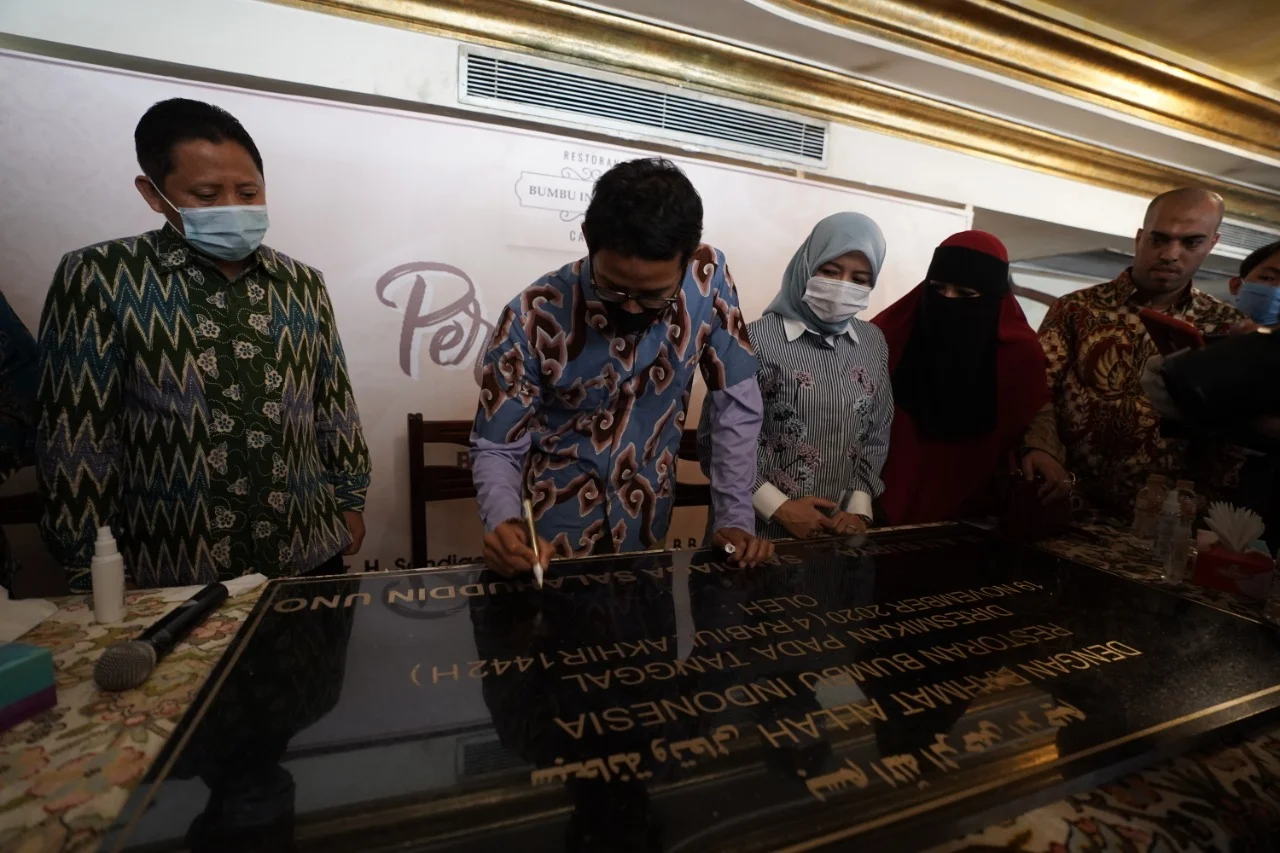 Sandiaga Uno Resmikan Restoran Pertama Indonesia Di Cairo 1 sadiaga Uno Resmika Restoran Bumbu Indonesia