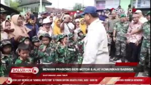 Menteri Pertahanan Prabowo Subianto Beri Motor & Alat Komunikasi Babinsa