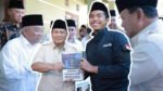 Silaturahmi ke Sejumlah Ponpes di Jatim, Prabowo Ziarahi Makam Gus Dur
