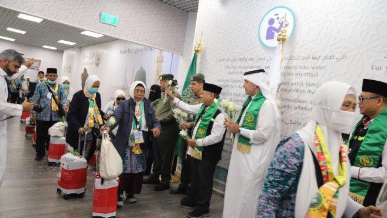 Alunan Shalawat Sambut Kedatangan Jamaah Haji Grobogan di Tanah Suci