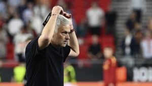 Jose Mourinho kena sangsi UEFA (sumber : CC/Getty Images)