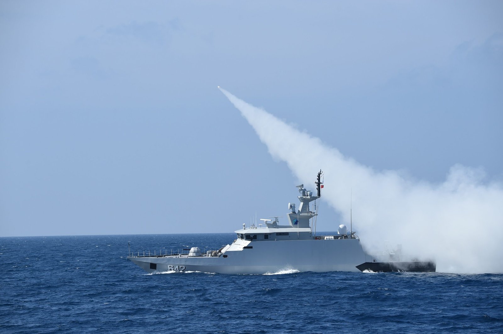 TNI AL Berhasil Tembakan Empat Rudal di Operasi Laut Gabungan TNI