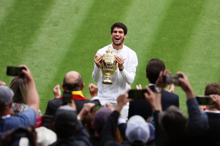 Carlos Alcaraz Kalahkan Novak Djokovic dan Jadi Juara Tunggal Putra Wimbledon 2023