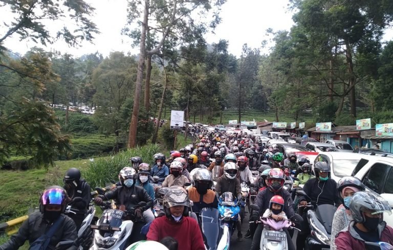 Tidak Tahan Mecet di Puncak Bogor Koboi Jadi-jadian Umbar Tembakan