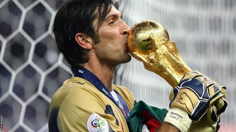 Gianluigi Buffon Pensiun dari Sepak Bola Setelah 28 Tahun Berkarir