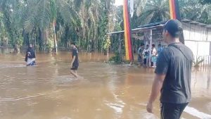 100 Kepala Keluarga Warga Pesisir Selatan Mengungsi Akibat Banjir