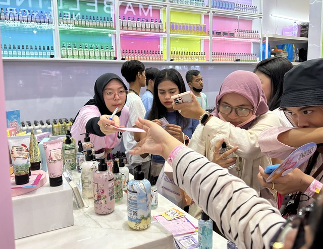 Jakarta X Beauty 2023 : Beauty Enthusiast Membludak, Jastip Untung 30 Juta Sehari