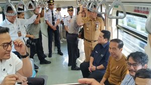 Presiden Jokowi Jajal dan Resmikan LRT Jobodetabek