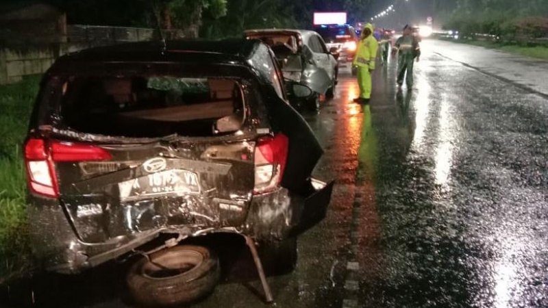 Kecelakaan Beruntun di Exit Tol Bawean, Sejumlah Mobil Rusak Parah