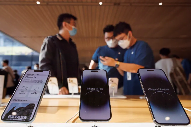 China Larang Pejabat dan Karyawan Perusahaan Negara Gunakan iPhone, Saham Apple Terjun Bebas