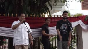 Tiba di Rumah Prabowo, Kaesang Pangarep Pamer Baju Bergambar Prabowo