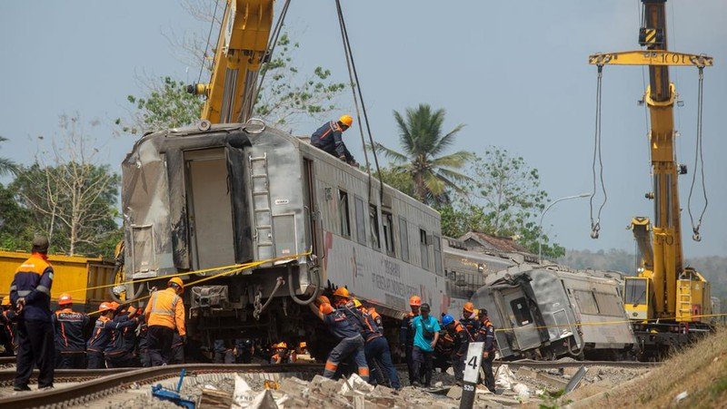 Evakuasi Kereta Anjlok Selesai, Jalur Sentolo - Wates Bisa Dilalui lagi