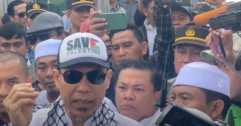 Terpidana Kasus Terorisme Munarman Resmi Hirup Udara Bebas