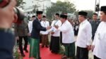 Prabowo Sarungan, Hadiri Apel Hari Santri 2023 Dipimpin Presiden Jokowi