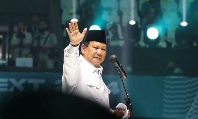 Menhan Prabowo Subianto Ultah ke 72 dan Cerita Tentang Sajadah