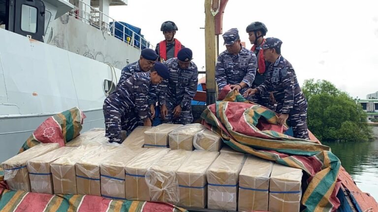 TNI AL Berhasil Gagalkan Penyelundupan 350 Dus Rokok Ilegal di Aceh Utara