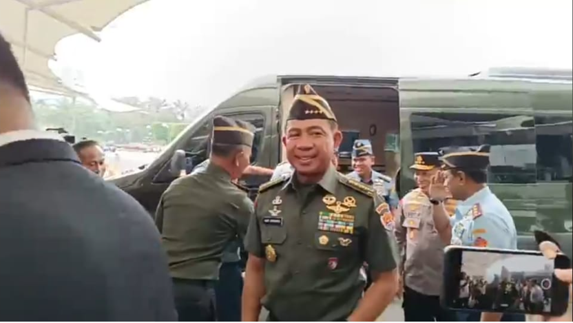 Panglima TNI Laksamana Yudo Margono Antarkan KSAD Agus Subianto ke DPR RI
