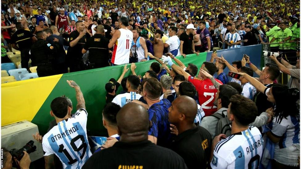 Brasil vs Argentina Rusuh, Fans Argentina Dipukuli di Depan Messi