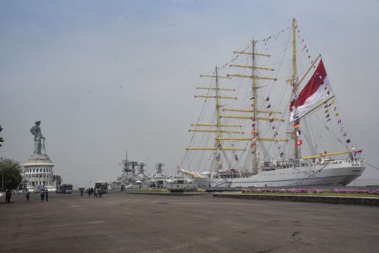 Tuntaskan 214 Hari Misi Pelayaran Duta Bangsa, KRI Bima Suci Tiba di Surabaya