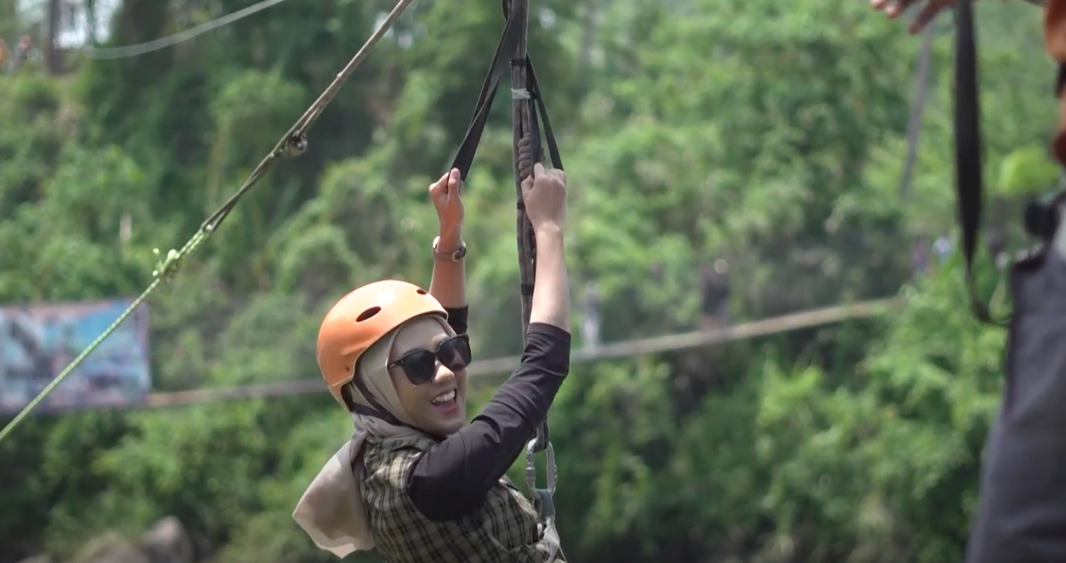 Menguji Adrenalin dengan Arung Jeram Seru di Caldera Rafting