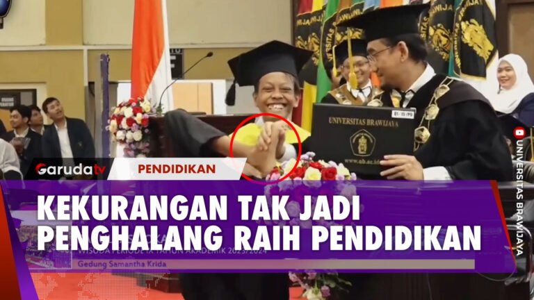 VIRAL! Elo Kusuma, Wisudawan yang Salaman Pakai Kaki Dengan Rektor