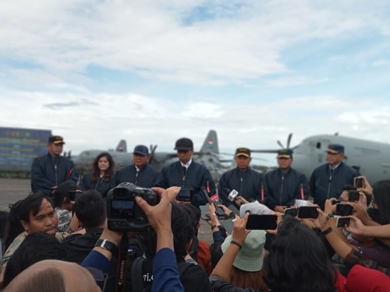 Menhan Prabowo Kembali Serahkan Pesawat Super Hercules