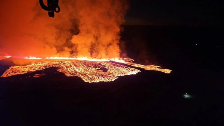 Gunung Berapi di Islandia Meletus, Lava Mengalir ke Kota dan Bakar Bangunan