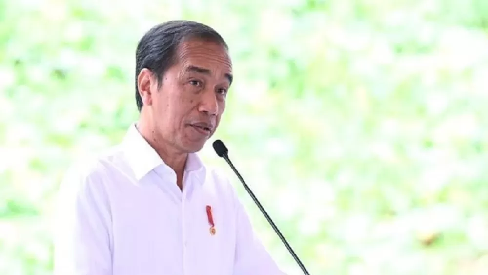 Bagikan Bantuan Program Indonesia Pintar di Magelang, Jokowi Tanya Sudah ke Siswa Makan Siang