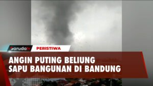 Detik-Detik Angin Puting Beliung Hantam Bandung, Bangunan Habis Tersapu Angin 2