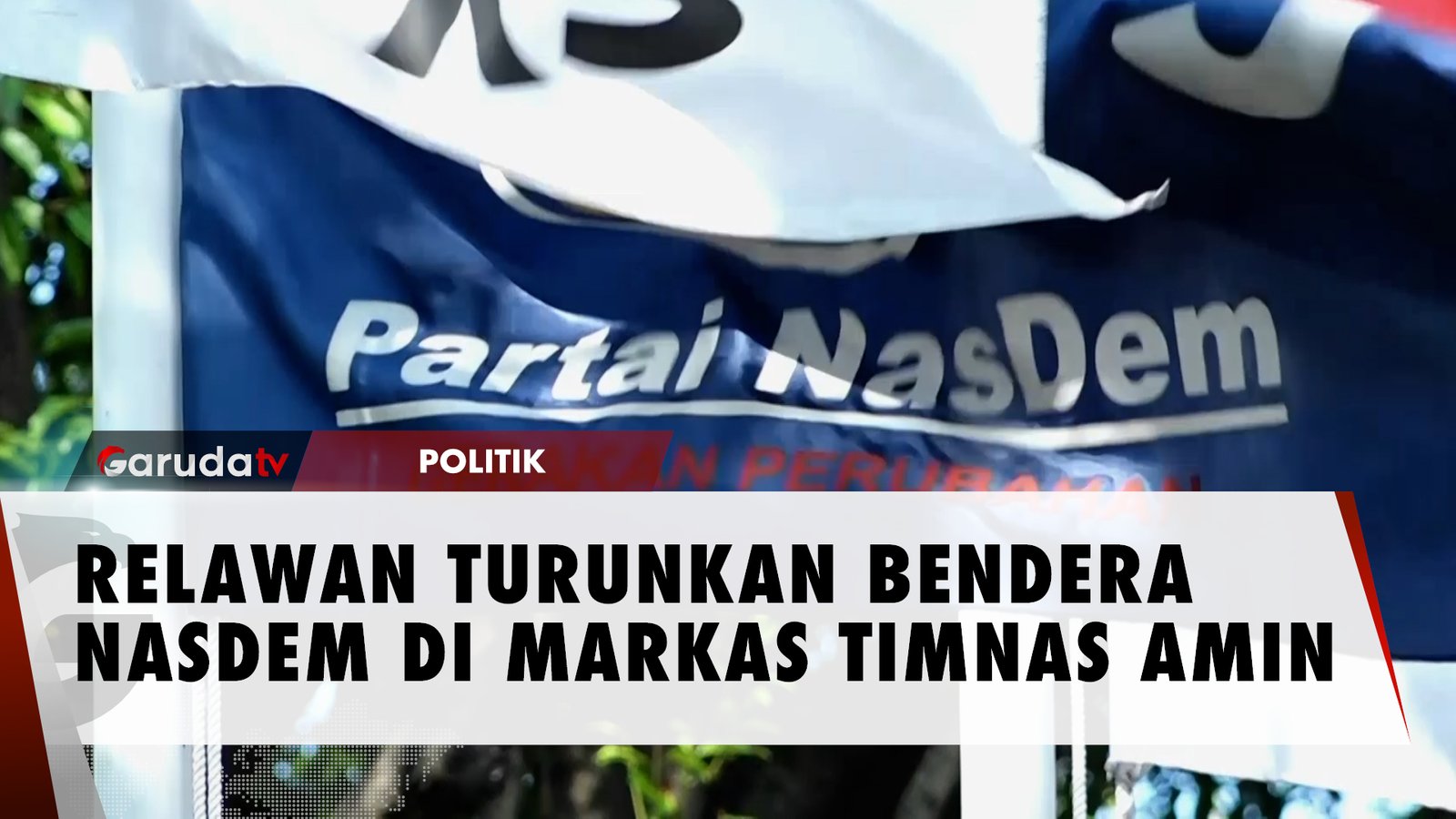 Relawan Paslon 01 Turunkan Bendera Nasdem di Markas Pemenangan Amin, Ada Apa?