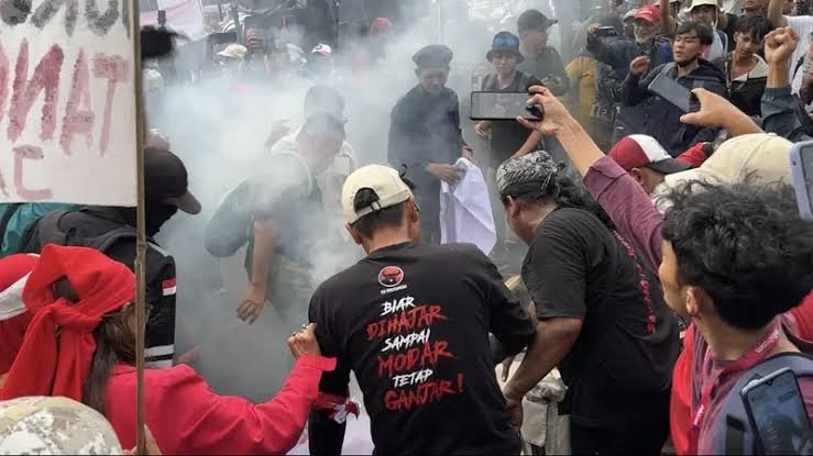 Bikin Onar Saat Demo, Polisi Amankan 16 Demonstran di KPU dan DPR