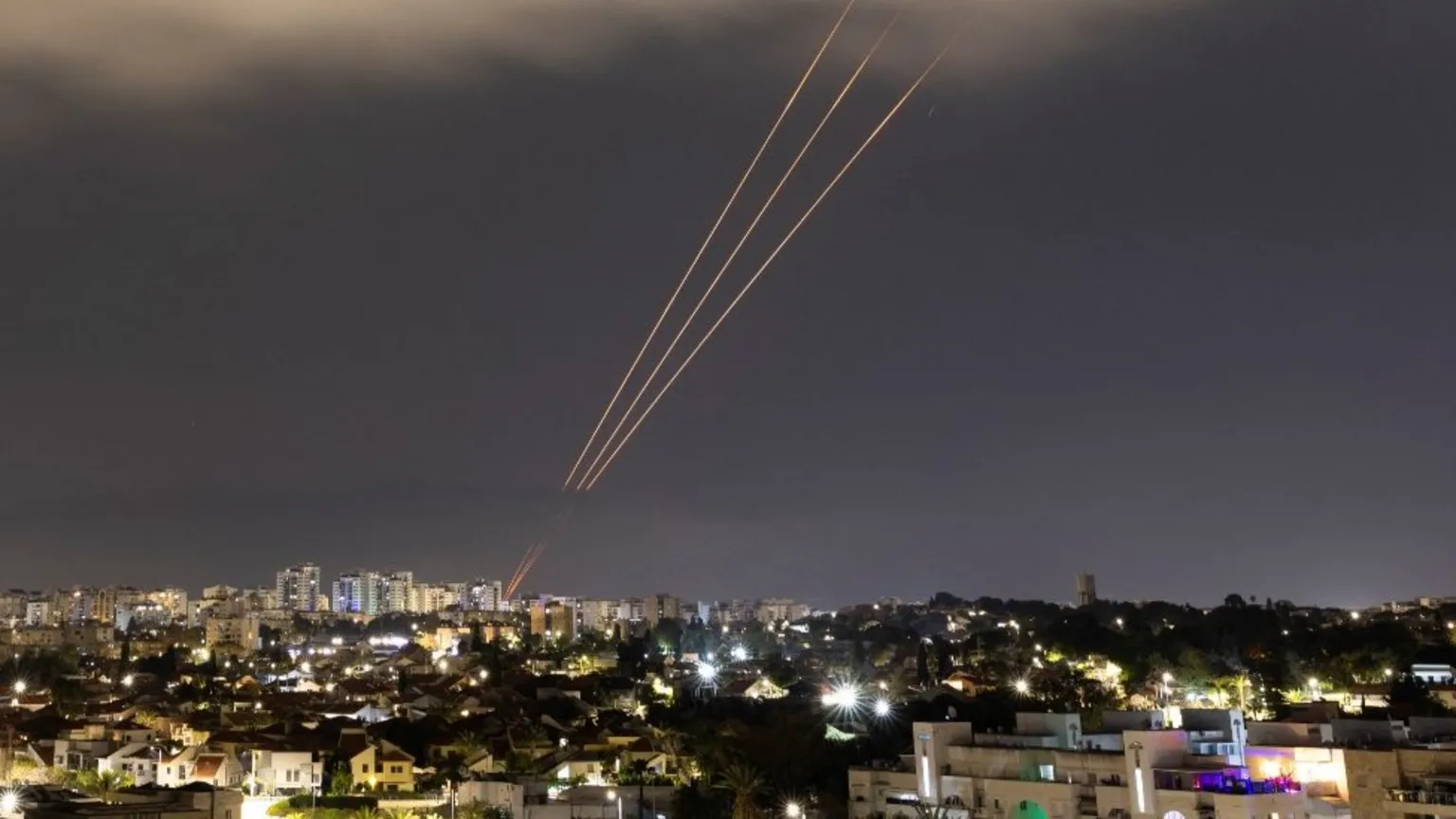 Iran Melancarkan Serangan Drone dan Misil Skala Besar ke Israel, Konflik Terbuka di Timur Tengah