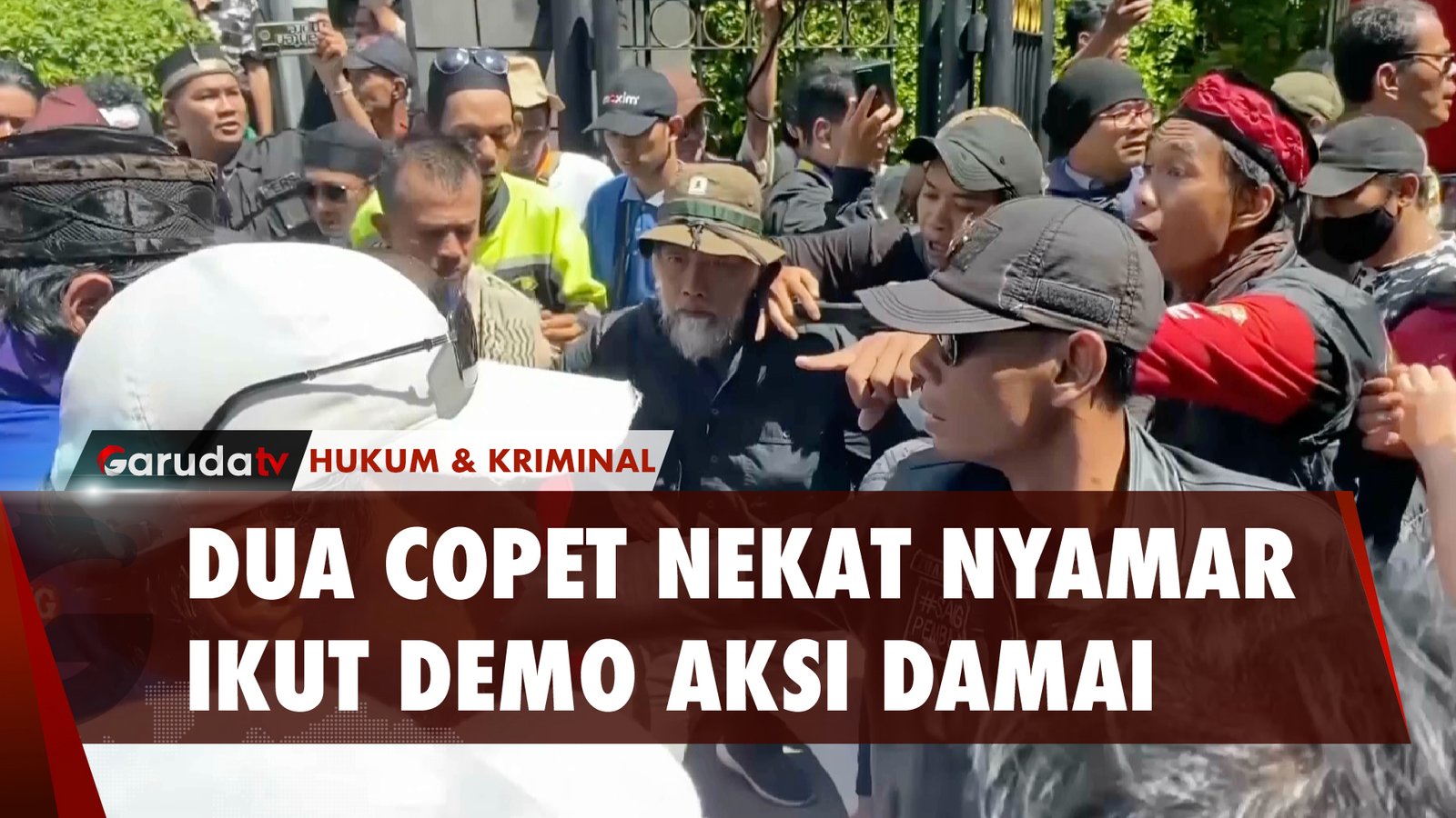 Nyamar Ikut Demo Aksi Damai, Dua Pria Terduga Copet Ini Diamuk Massa