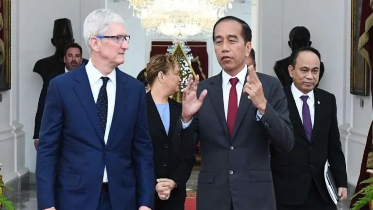 CEO Apple Tim Cook Temui Jokowi, Ingin Bangun Pabrik Apple di Indonesia