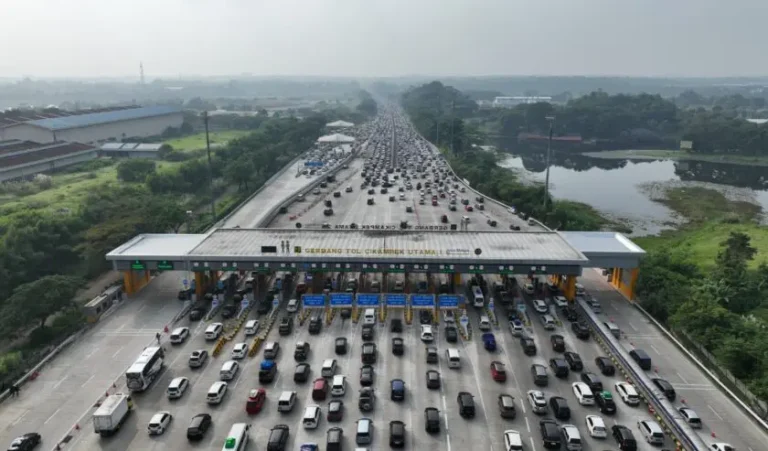 H-2 Lebaran 2024, Korlantas Polri Kembali Terapkan Sistem One Way di KM Tol Cipali