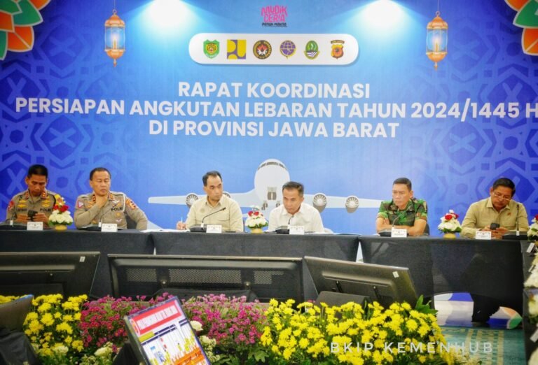 Menhub Budi Karya Sumadi Pimpin Rapat Kesiapan Angkutan Lebaran 2024 di Jawa Barat