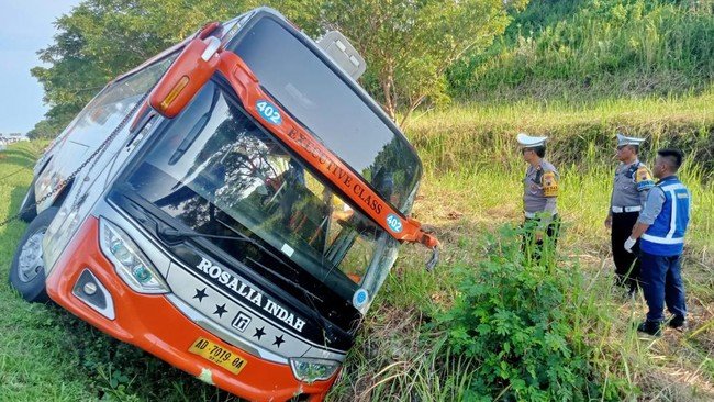 7 Orang Tewas Akibat Bus Rosalia Indah Kecelakaan, Diduga Sopir Mengantuk