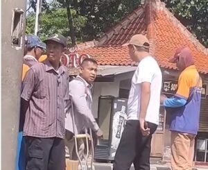 Pesan Taksi Online di Terminal Kampung Rambutan, Pria Difabel Cekcok dengan Taksi Pangkalan