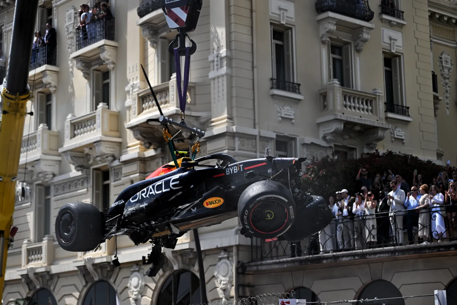 Kecelakaan Sergio Perez di GP Monako yang Bikin Mobil Remuk Rugikan Red Bull 48 Milyar