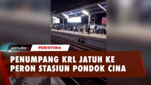 Detik-Detik Penumpang KRL Jatuh ke Peron Kereta di Stasiun Pondok Cina