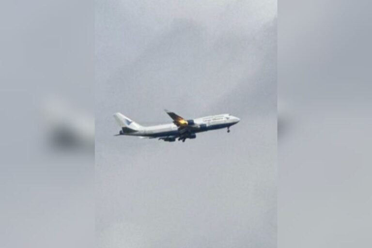 Pesawat Garuda Indonesia Mendarat Kembali Setelah Lepas Landas karena Percikan Api