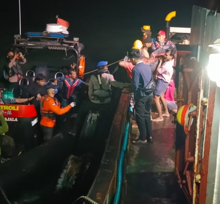 TNI AL Berhasil Evakuasi Jenazah ABK di Muara Kali Asem
