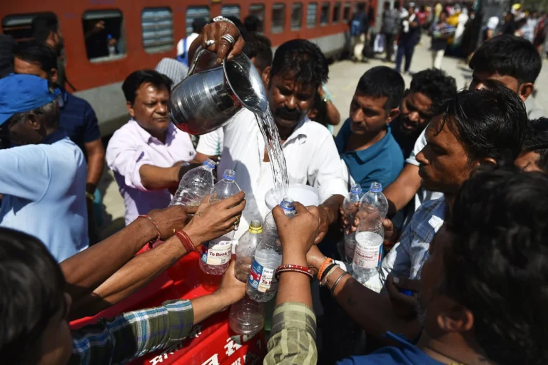 Suhu Ekstrem Di India Capai 50 Derajat Celcius, 33 Petugas Pemilu Tewas Karena Heatstroke