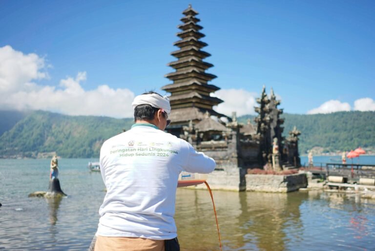 Pegadaian dan FORSEPSI Gelar Aksi Lingkungan di Danau Batur