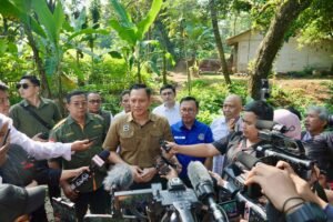 Saksikan Petugas BPN Ukur Tanah di Kota Depok, Menteri AHY: Pendaftaran Tanah Semakin Sistematis dan Lengkap