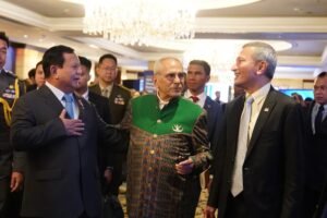 Momen Hangat Prabowo Rangkul Presiden Timor Leste Ramos Horta di Tengah Forum IISS Shangri-la